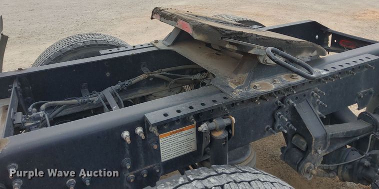 image for item OL9033 2020 Volvo VNL  semi truck