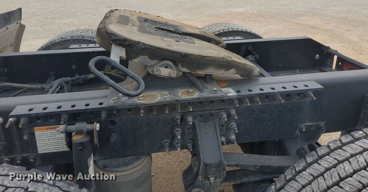 image for item OL9033 2020 Volvo VNL  semi truck