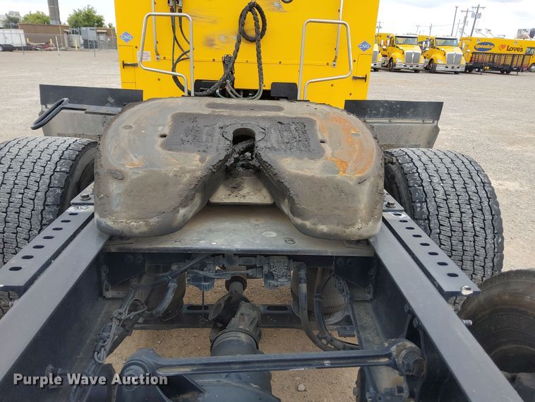 image for item OL9033 2020 Volvo VNL  semi truck