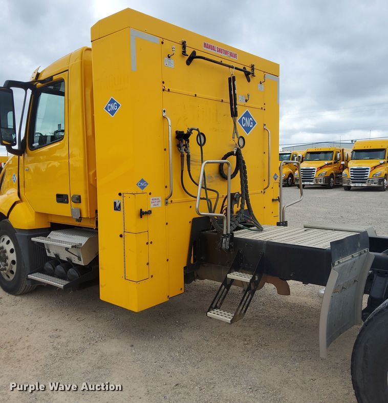 image for item OL9033 2020 Volvo VNL  semi truck