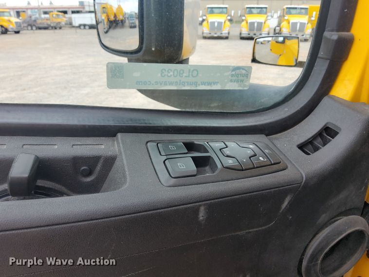 image for item OL9033 2020 Volvo VNL  semi truck