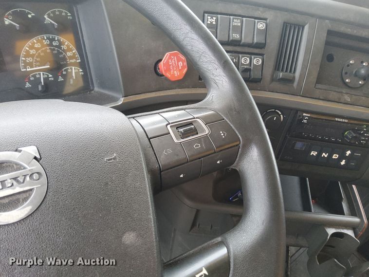 image for item OL9033 2020 Volvo VNL  semi truck