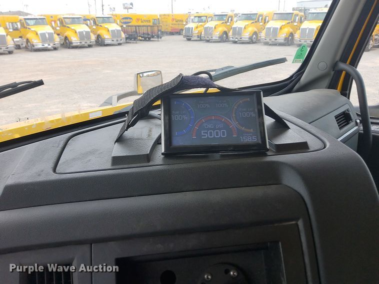 image for item OL9033 2020 Volvo VNL  semi truck