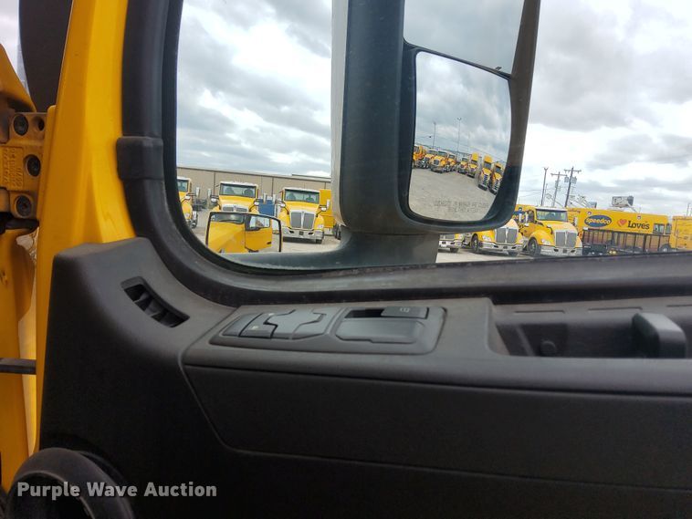 image for item OL9033 2020 Volvo VNL  semi truck