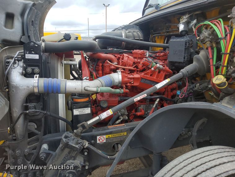 image for item OL9033 2020 Volvo VNL  semi truck