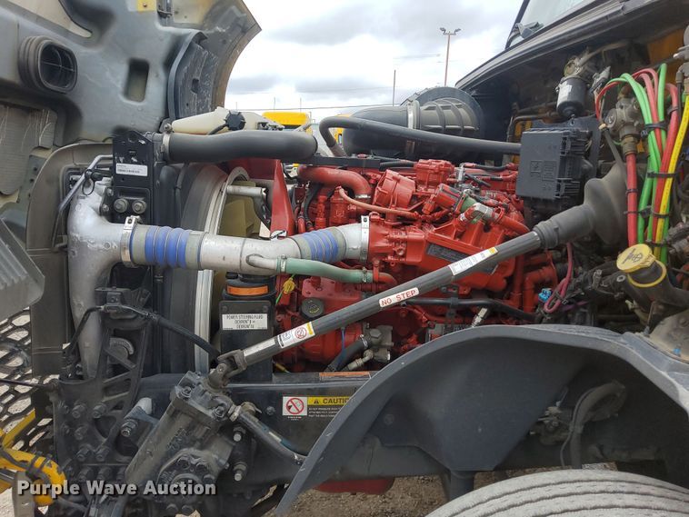 image for item OL9033 2020 Volvo VNL  semi truck