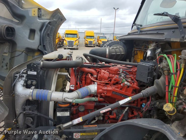 image for item OL9033 2020 Volvo VNL  semi truck