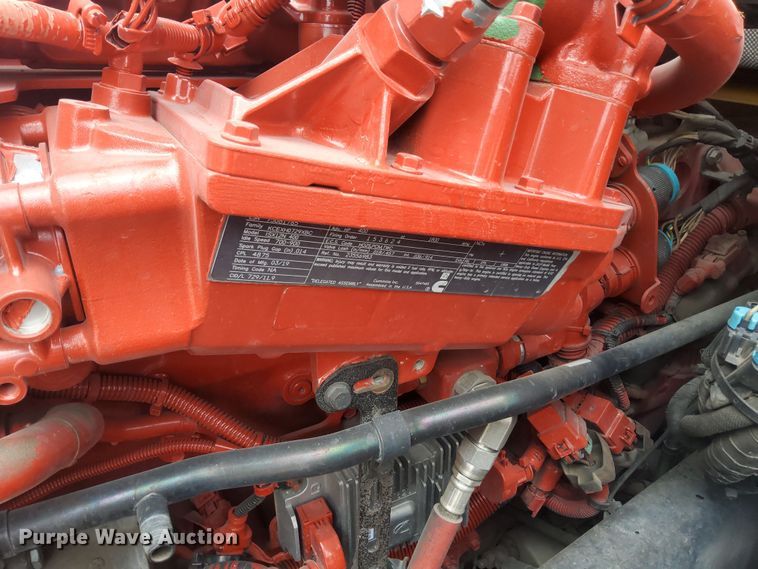 image for item OL9033 2020 Volvo VNL  semi truck