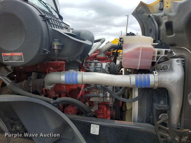 image for item OL9033 2020 Volvo VNL  semi truck