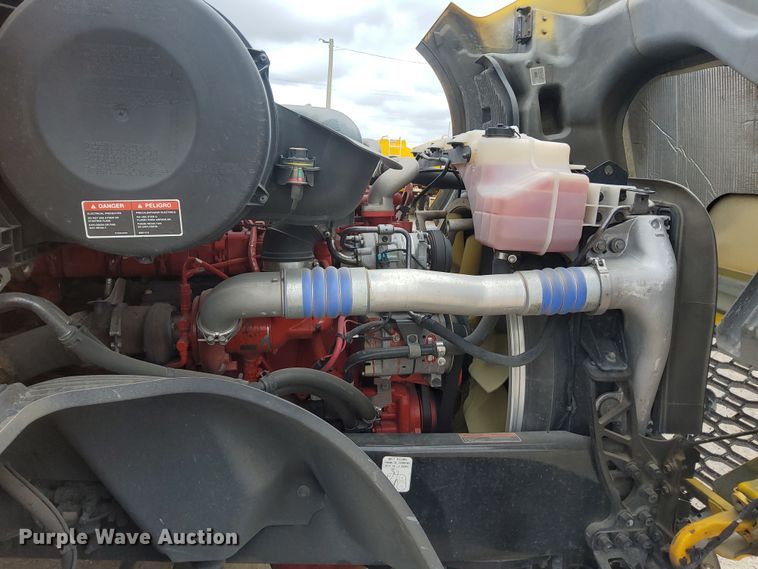 image for item OL9033 2020 Volvo VNL  semi truck