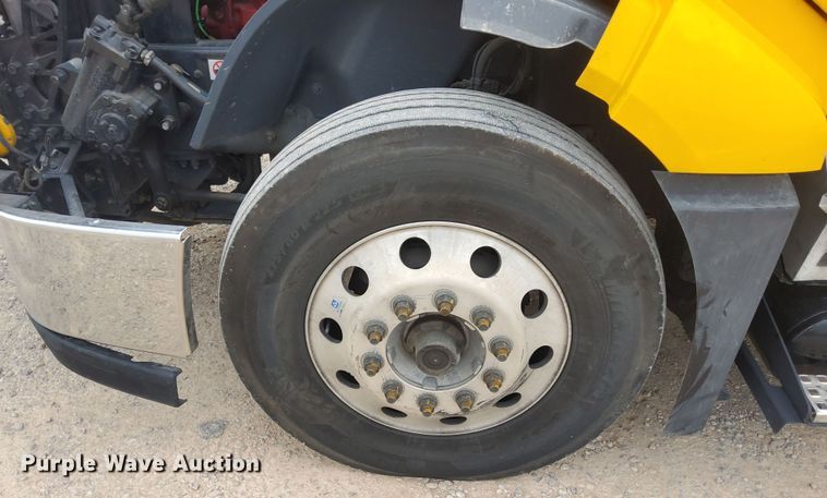 image for item OL9033 2020 Volvo VNL  semi truck