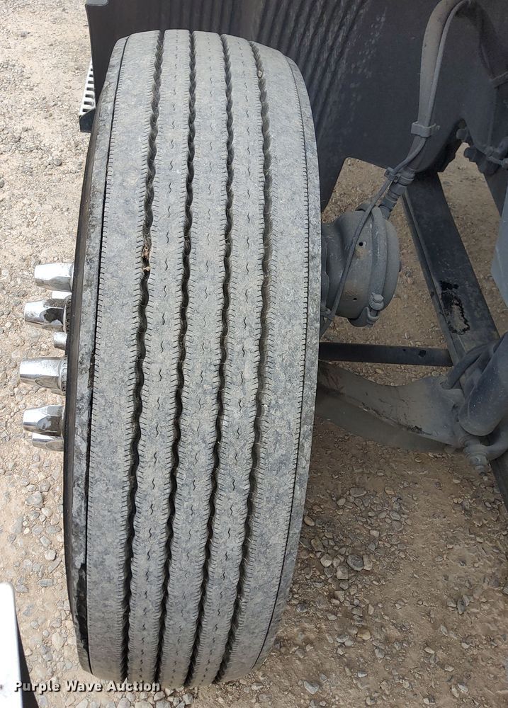 image for item OL9033 2020 Volvo VNL  semi truck