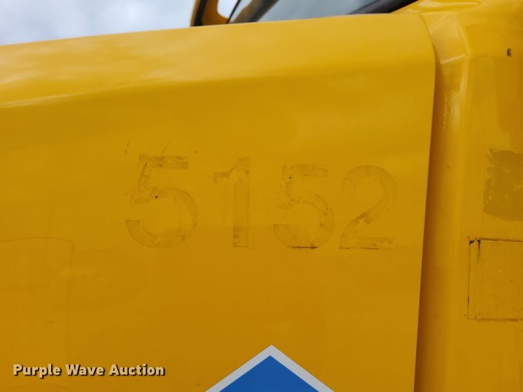 image for item OL9033 2020 Volvo VNL  semi truck