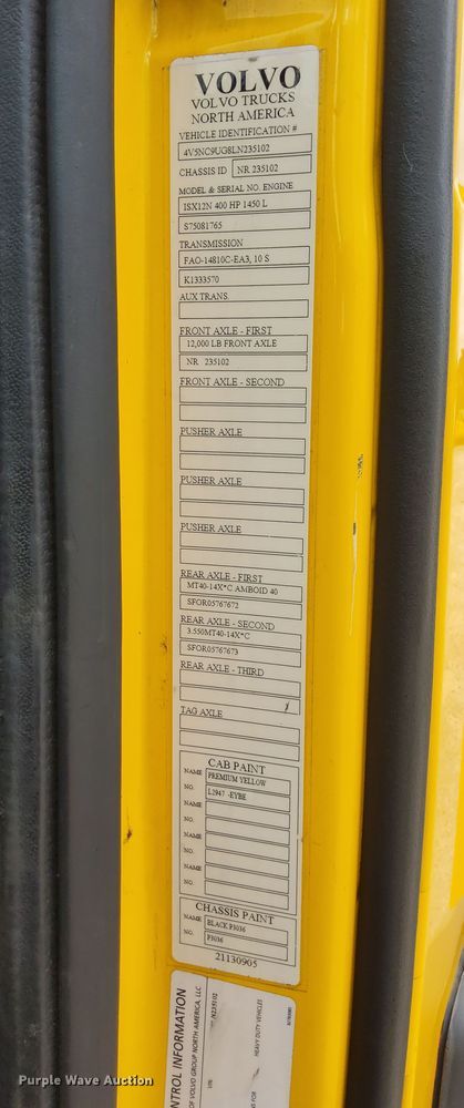 image for item OL9033 2020 Volvo VNL  semi truck