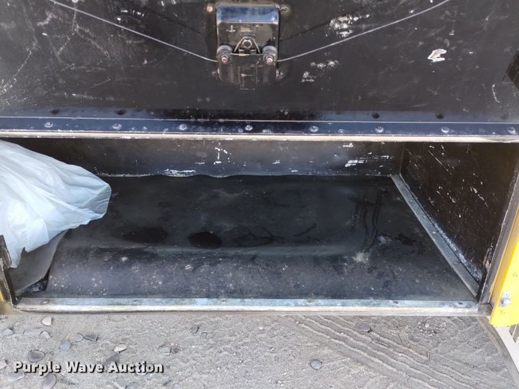 image for item DK8872 1995 Blue Bird TC2000  school bus