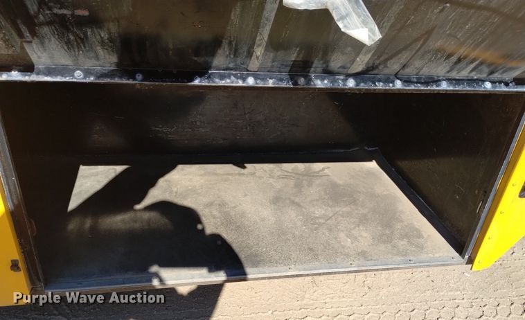 image for item DK8872 1995 Blue Bird TC2000  school bus