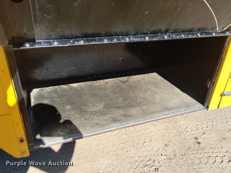 image for item DK8872 1995 Blue Bird TC2000  school bus