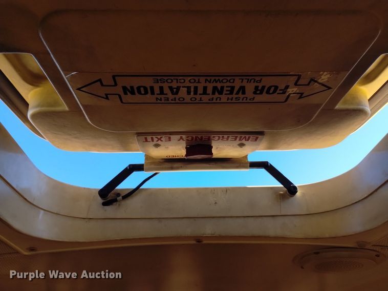 image for item DK8872 1995 Blue Bird TC2000  school bus