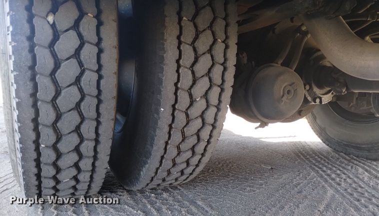 image for item DK8872 1995 Blue Bird TC2000  school bus