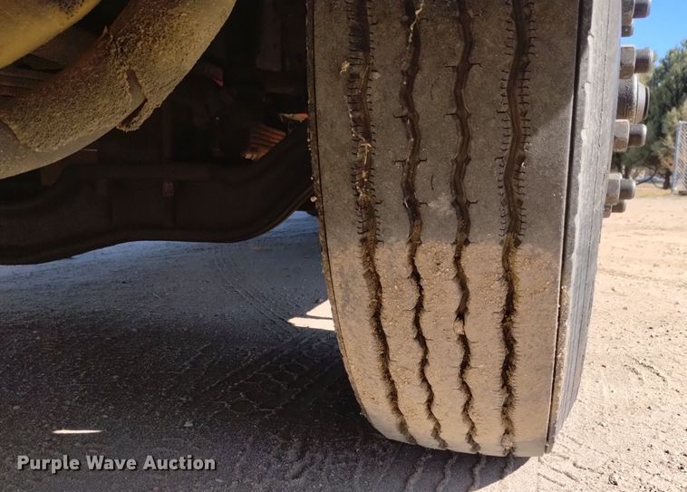 image for item DK8872 1995 Blue Bird TC2000  school bus