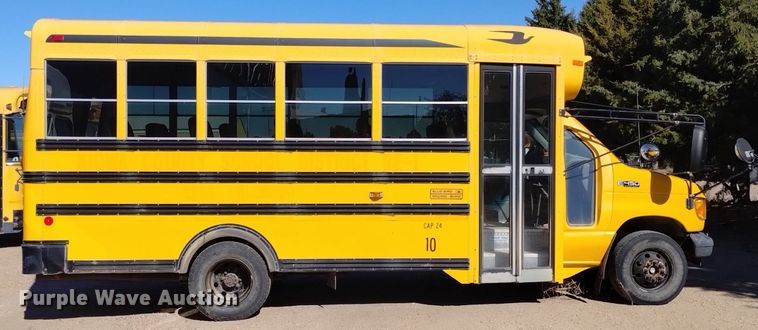 image for item DK8873 2003 Blue Bird  school bus