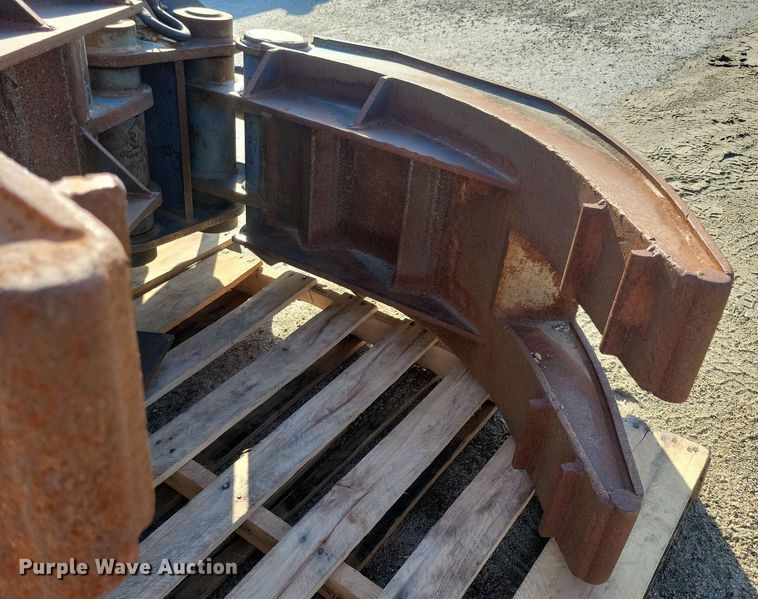 image for item DN4219 Dymax  60" W excavator grapple