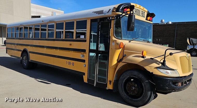 image for item DN7052 2010 IC PB10500  school bus
