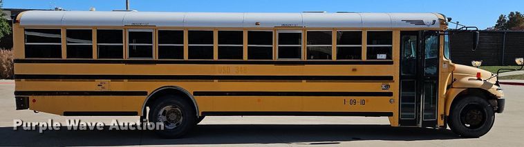image for item DN7052 2010 IC PB10500  school bus