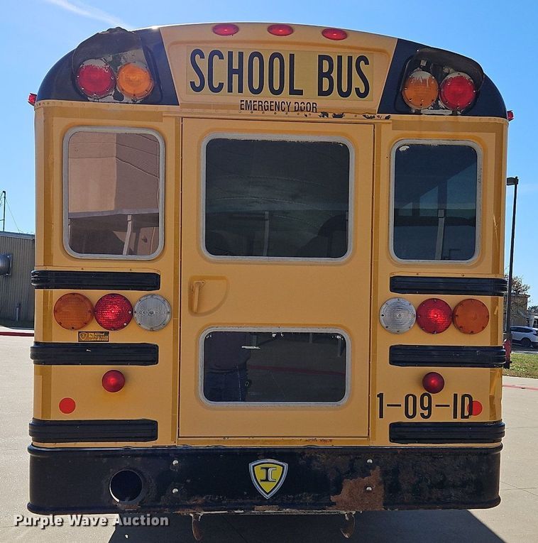image for item DN7052 2010 IC PB10500  school bus