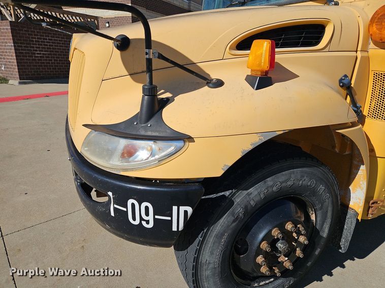 image for item DN7052 2010 IC PB10500  school bus