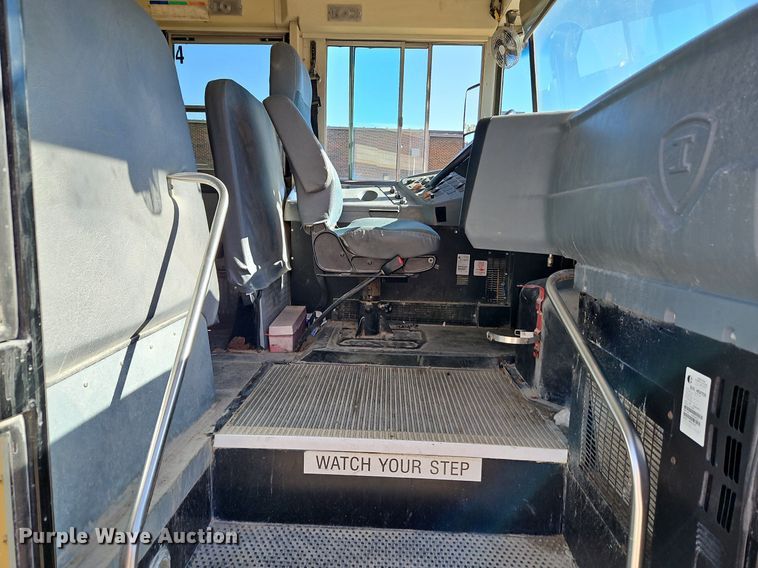 image for item DN7052 2010 IC PB10500  school bus