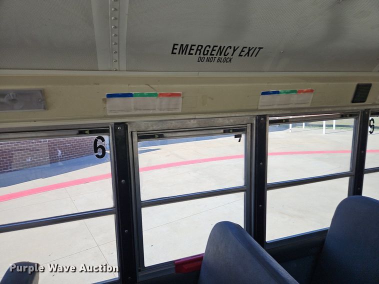 image for item DN7052 2010 IC PB10500  school bus