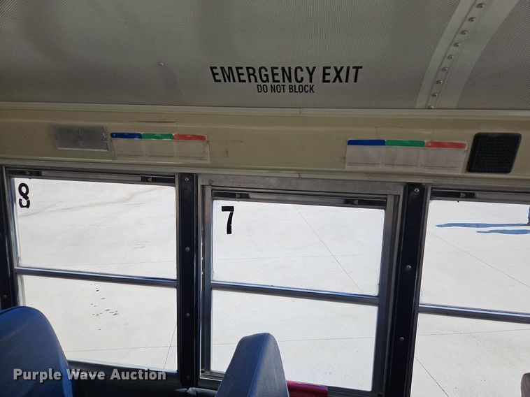 image for item DN7052 2010 IC PB10500  school bus