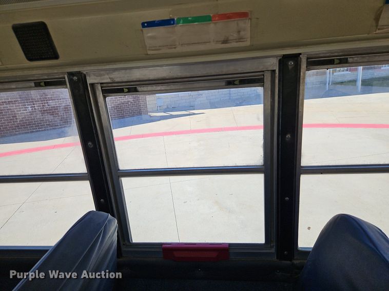 image for item DN7052 2010 IC PB10500  school bus