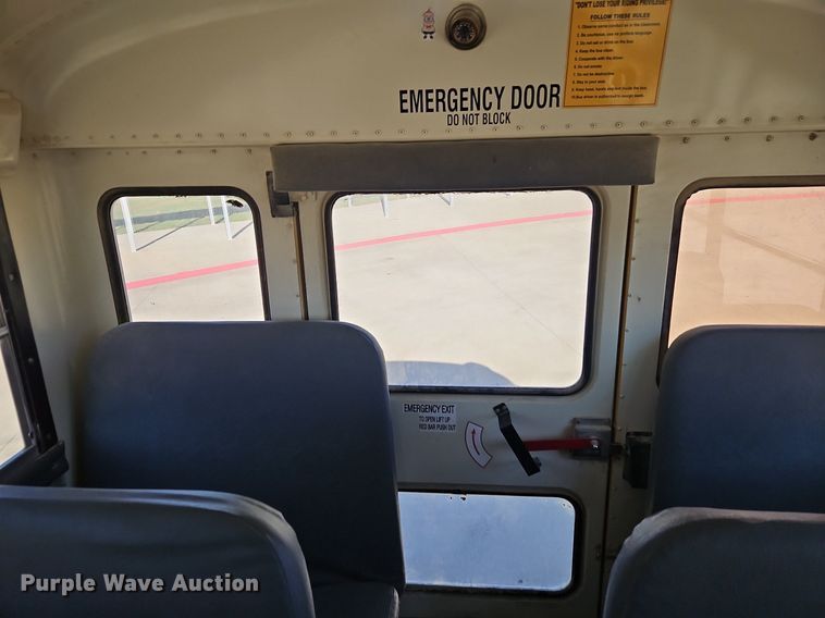 image for item DN7052 2010 IC PB10500  school bus