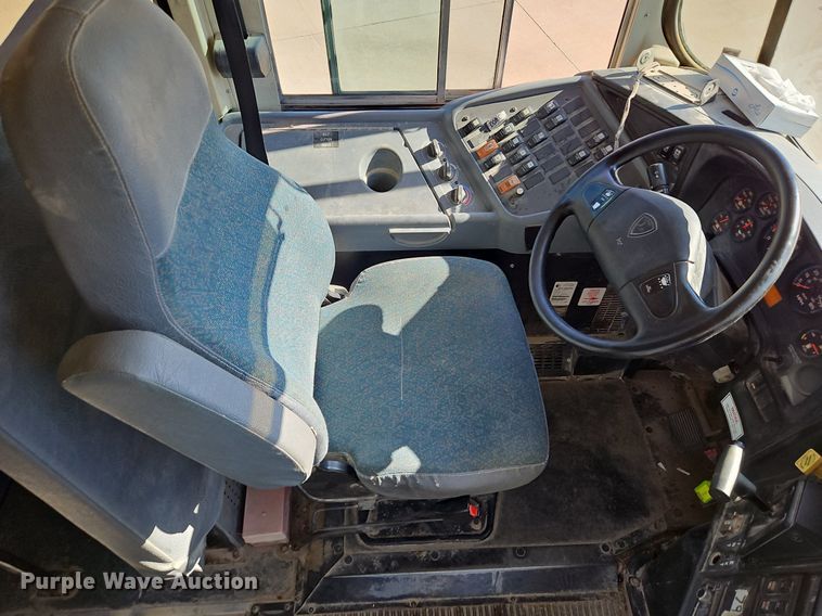 image for item DN7052 2010 IC PB10500  school bus