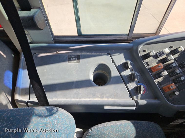 image for item DN7052 2010 IC PB10500  school bus