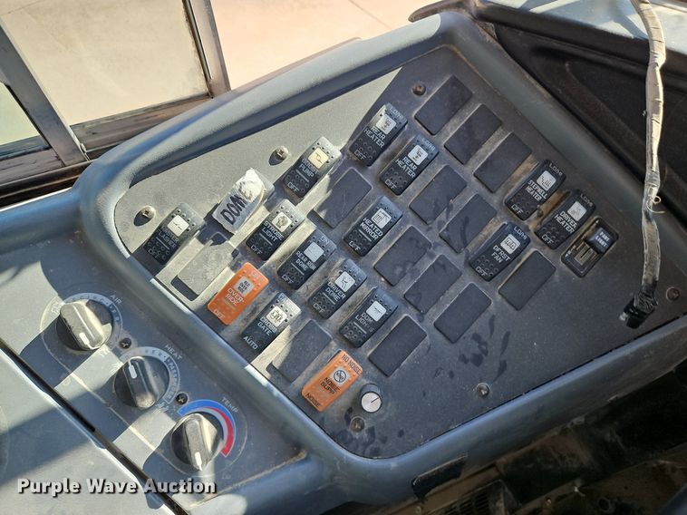 image for item DN7052 2010 IC PB10500  school bus