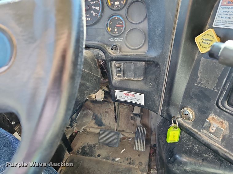 image for item DN7052 2010 IC PB10500  school bus