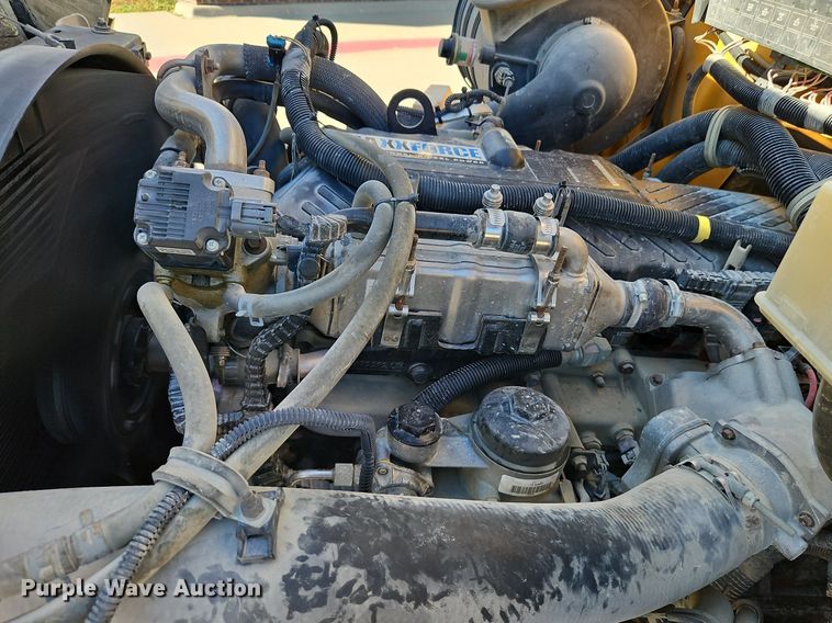 image for item DN7052 2010 IC PB10500  school bus