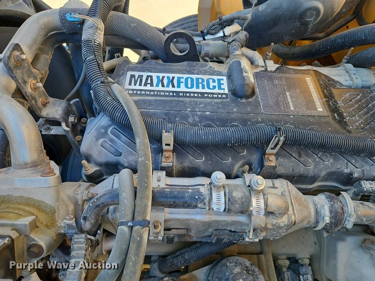 image for item DN7052 2010 IC PB10500  school bus