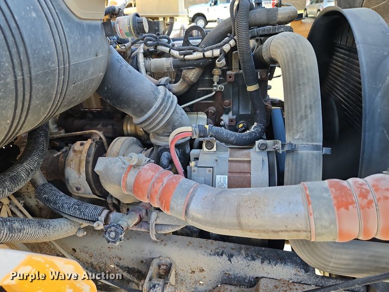 image for item DN7052 2010 IC PB10500  school bus