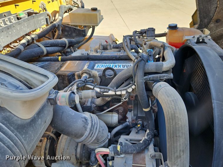 image for item DN7052 2010 IC PB10500  school bus