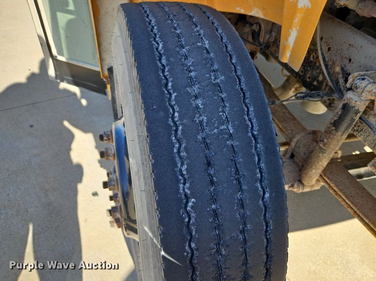 image for item DN7052 2010 IC PB10500  school bus