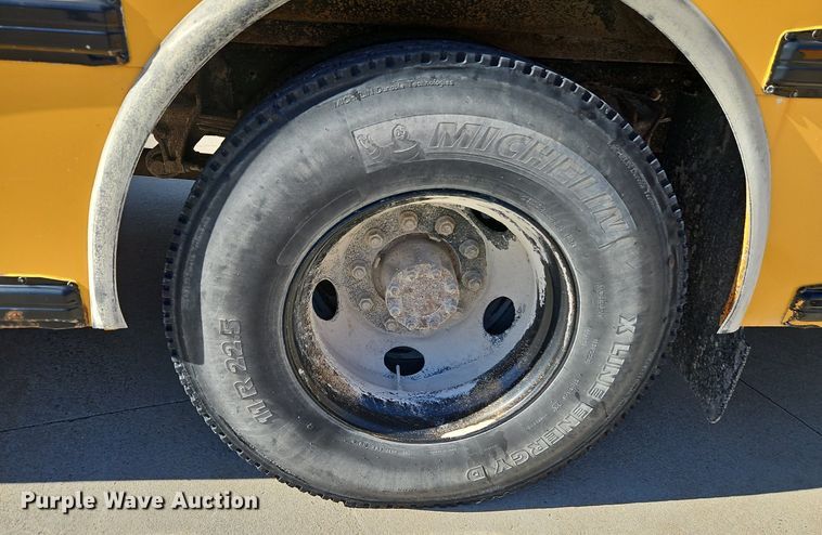 image for item DN7052 2010 IC PB10500  school bus