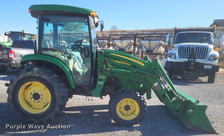 image for item DO4701 2009 John Deere 4320  MFWD tractor