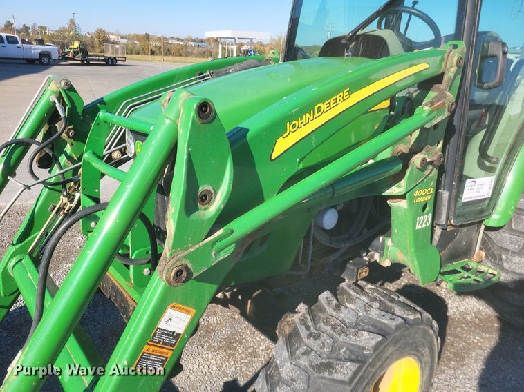 image for item DO4701 2009 John Deere 4320  MFWD tractor