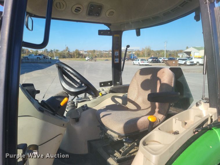 image for item DO4701 2009 John Deere 4320  MFWD tractor