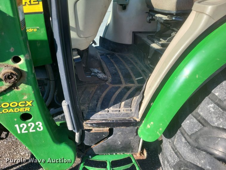 image for item DO4701 2009 John Deere 4320  MFWD tractor