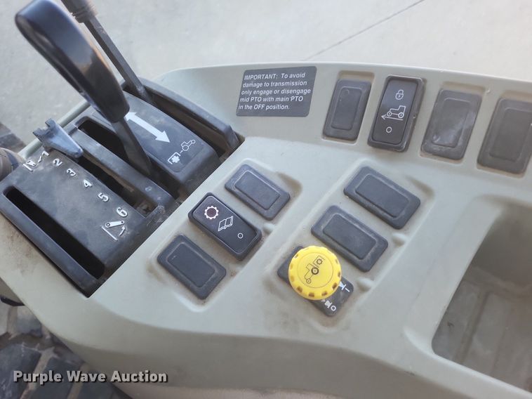 image for item DO4701 2009 John Deere 4320  MFWD tractor